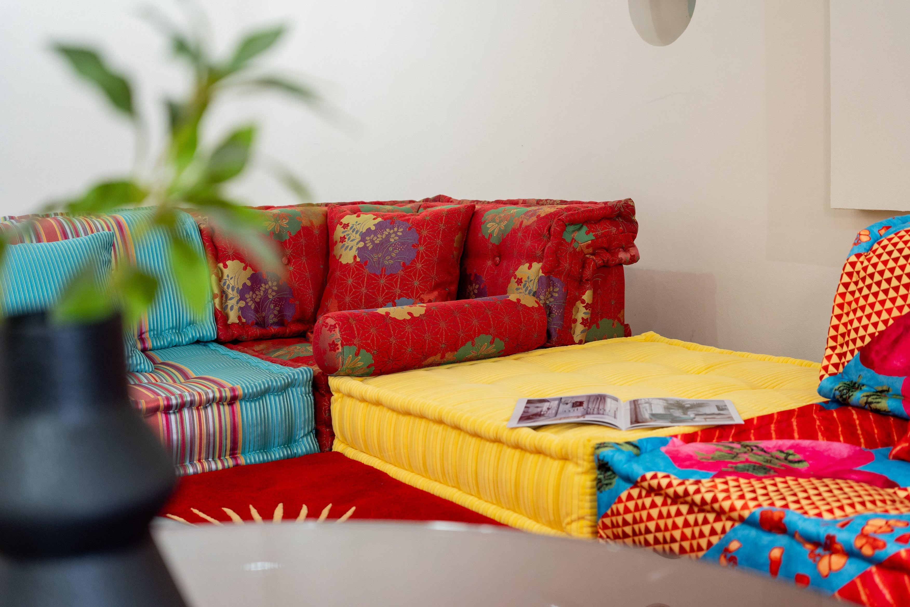 Breezy Noon Mahjong Sofa - Fajiani