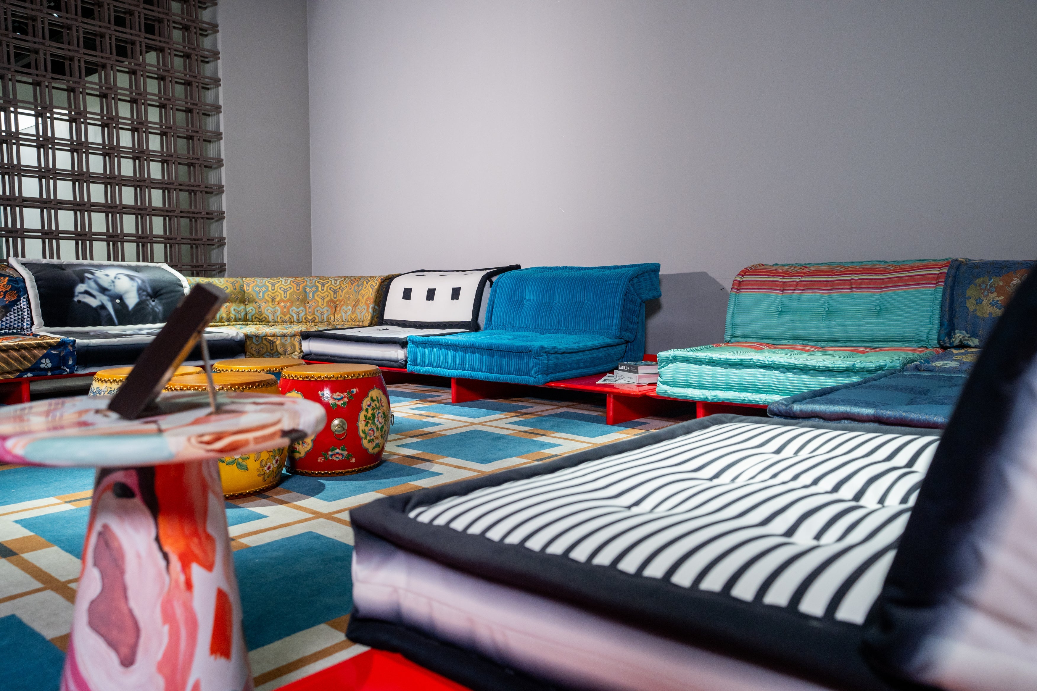 Cinematic Moments Mahjong Sofa - Fajiani
