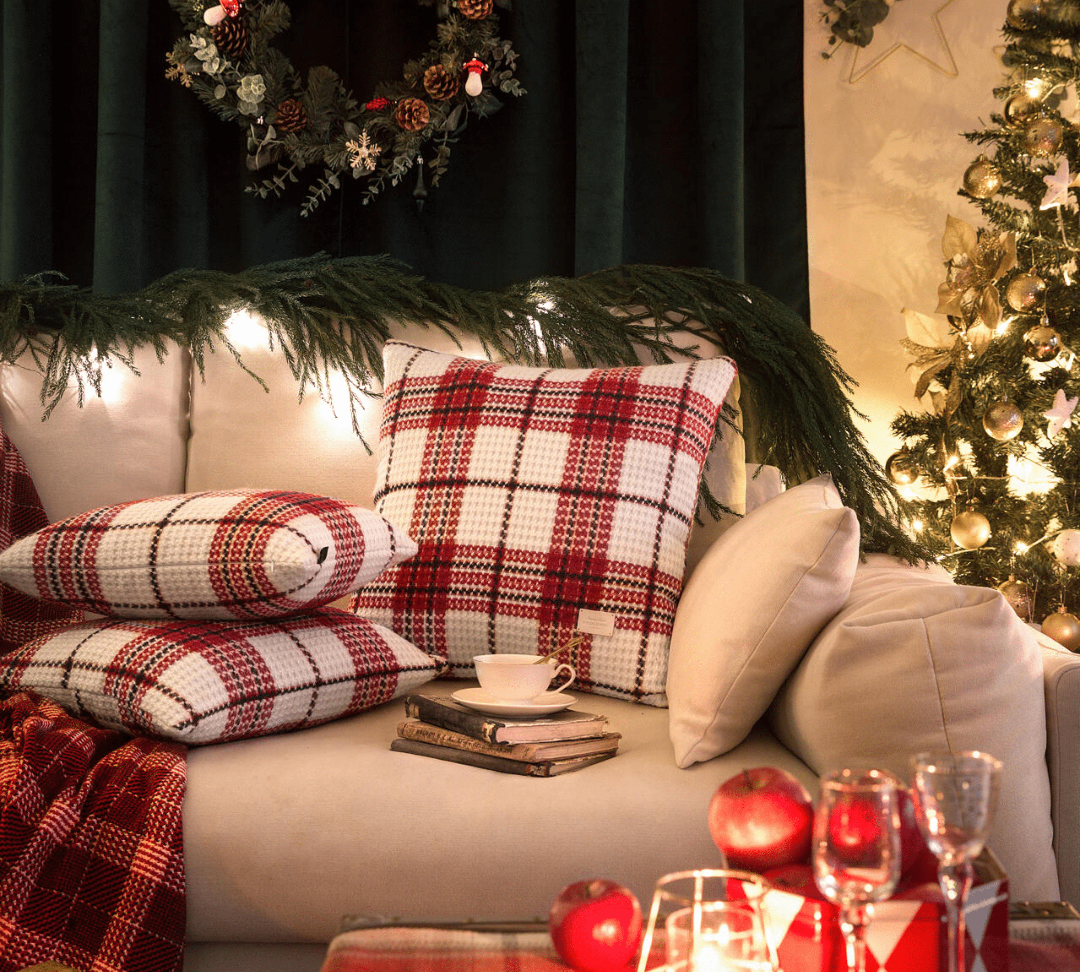 Bring Christmas Cheer Home with These Stunning Color Themes - Fajiani